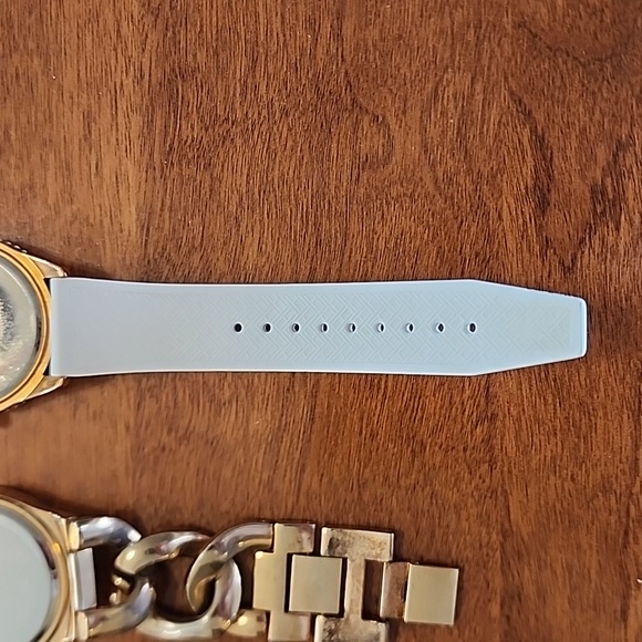 Lot of 2 Ladies Fashion Watches (Need New Batteries) - Picture 11 of 11